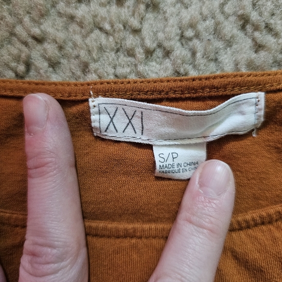 Forever21 Cropped Tee - Picture 5 of 6